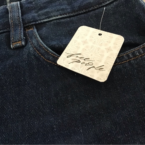 NEW WRANGLER Wanderer 626 High-Rise Flare Jeans sold by Free People, 32x32 - Picture 3 of 12